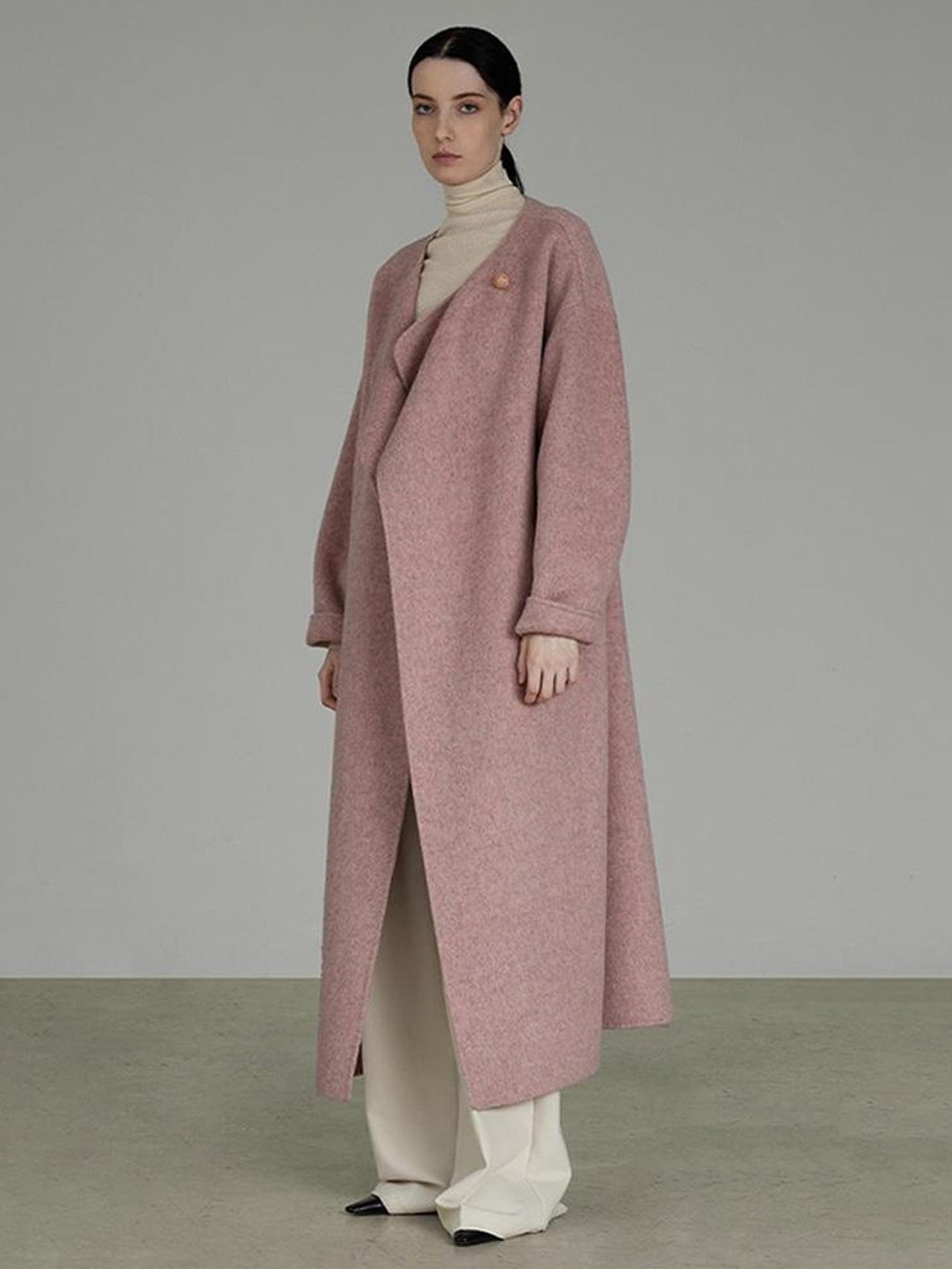 UNSPOKEN Pure Sheep Wool Minimalist Commuter Straight Cut Long Pocket Office Coat