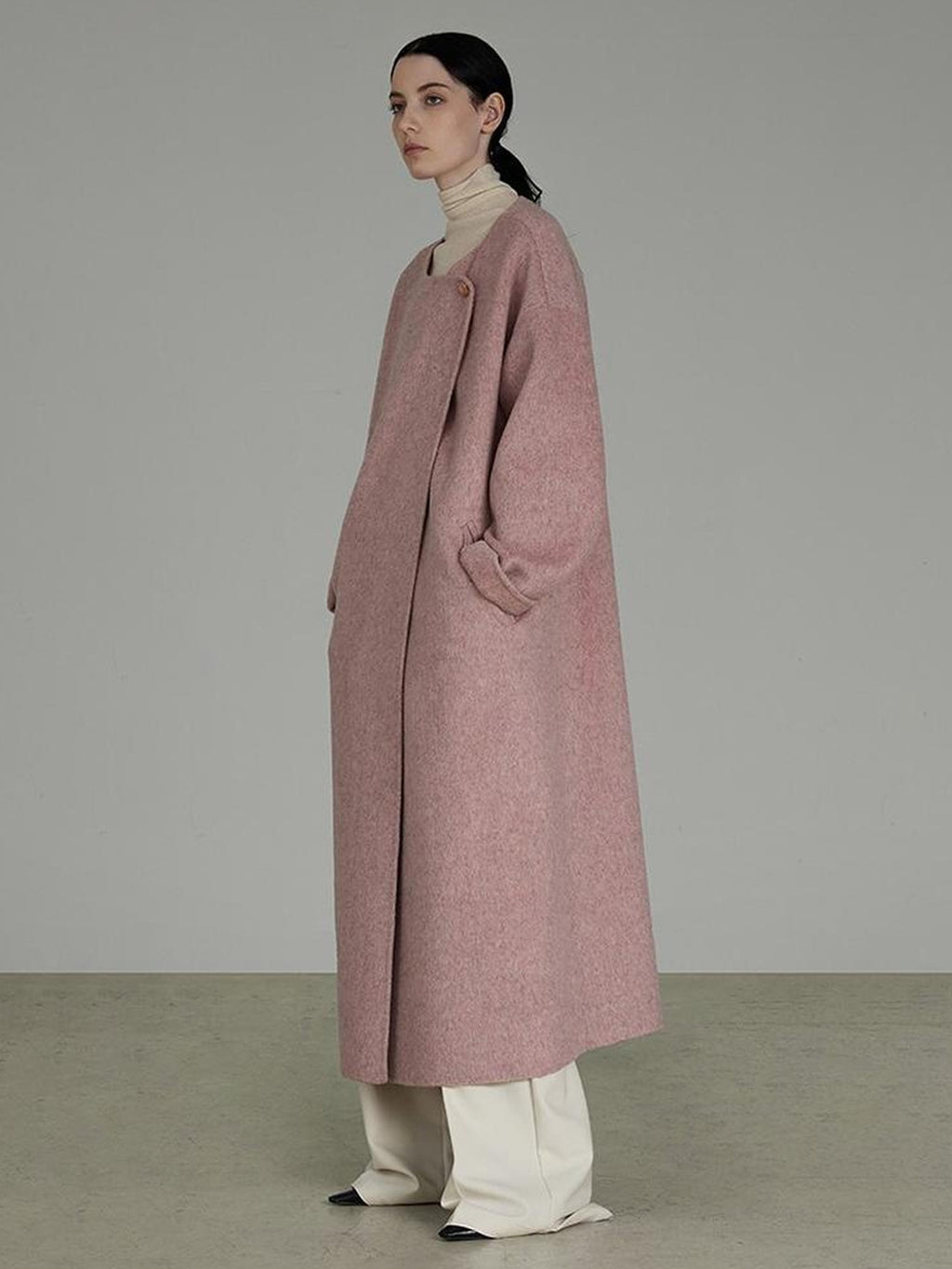 UNSPOKEN Pure Sheep Wool Minimalist Commuter Straight Cut Long Pocket Office Coat