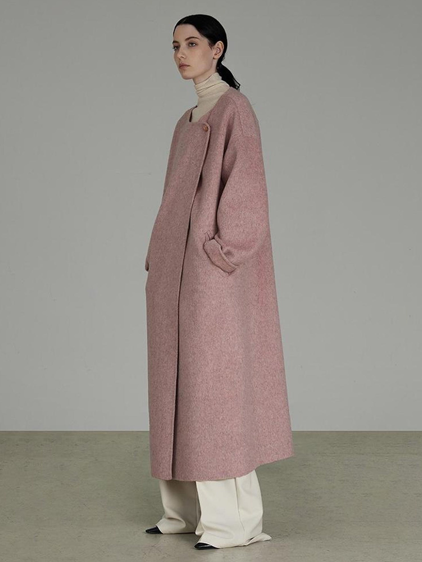 UNSPOKEN Pure Sheep Wool Minimalist Commuter Straight Cut Long Pocket Office Coat