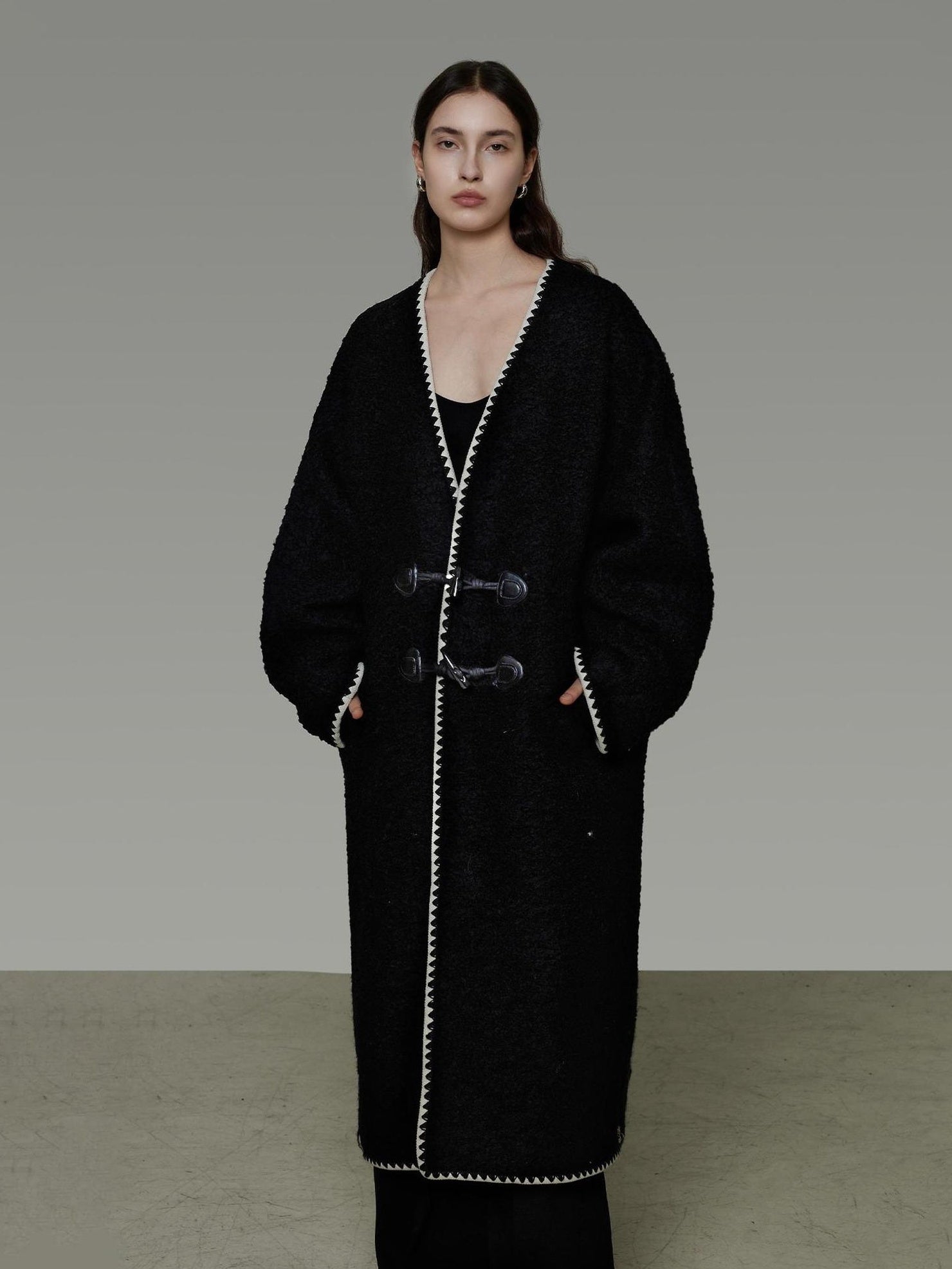 UNSPOKEN Warm Sheep Wool Midlength Loose Minimalist Commuter Black Horn Toggle Coat