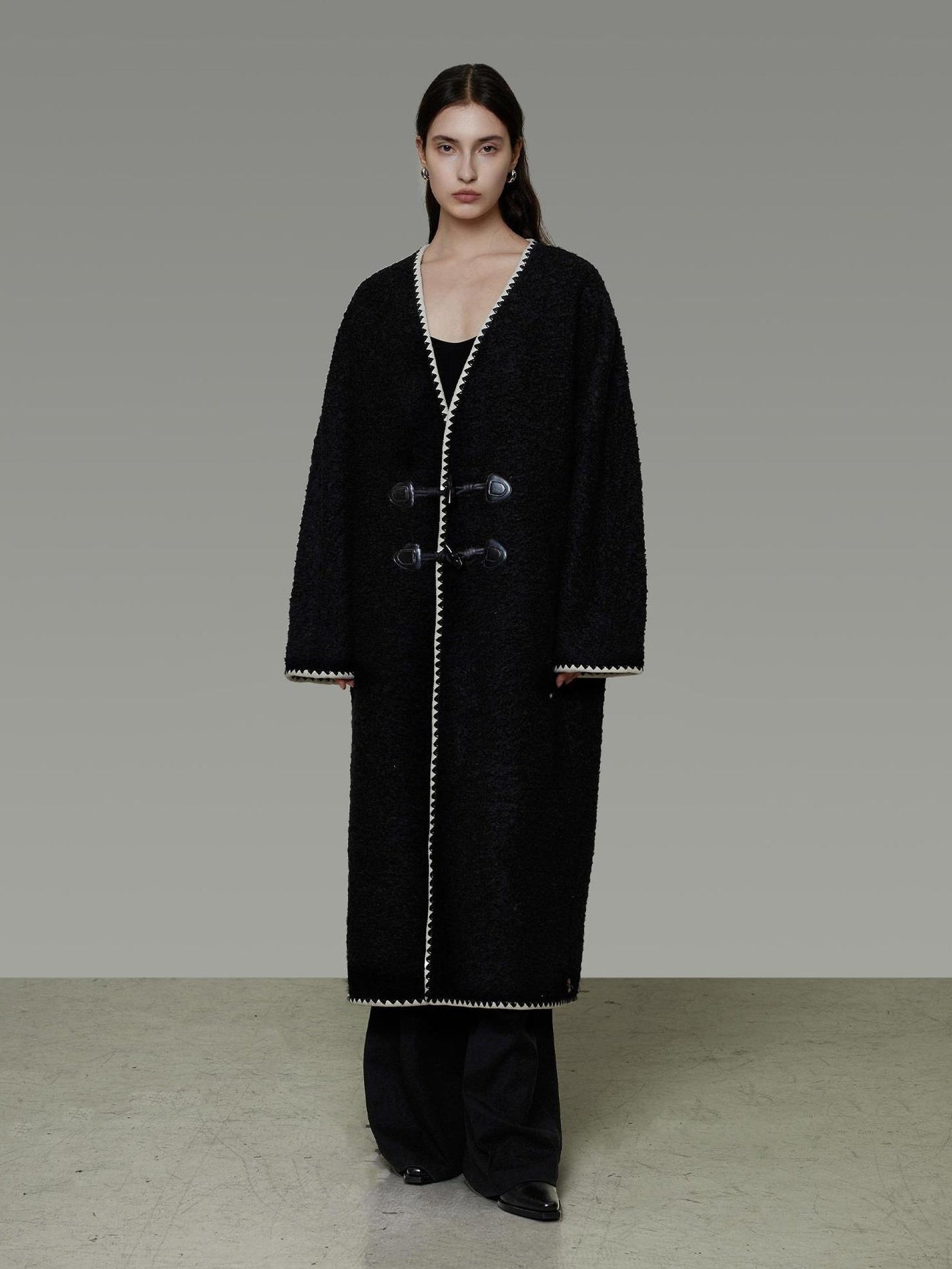 UNSPOKEN Warm Sheep Wool Midlength Loose Minimalist Commuter Black Horn Toggle Coat